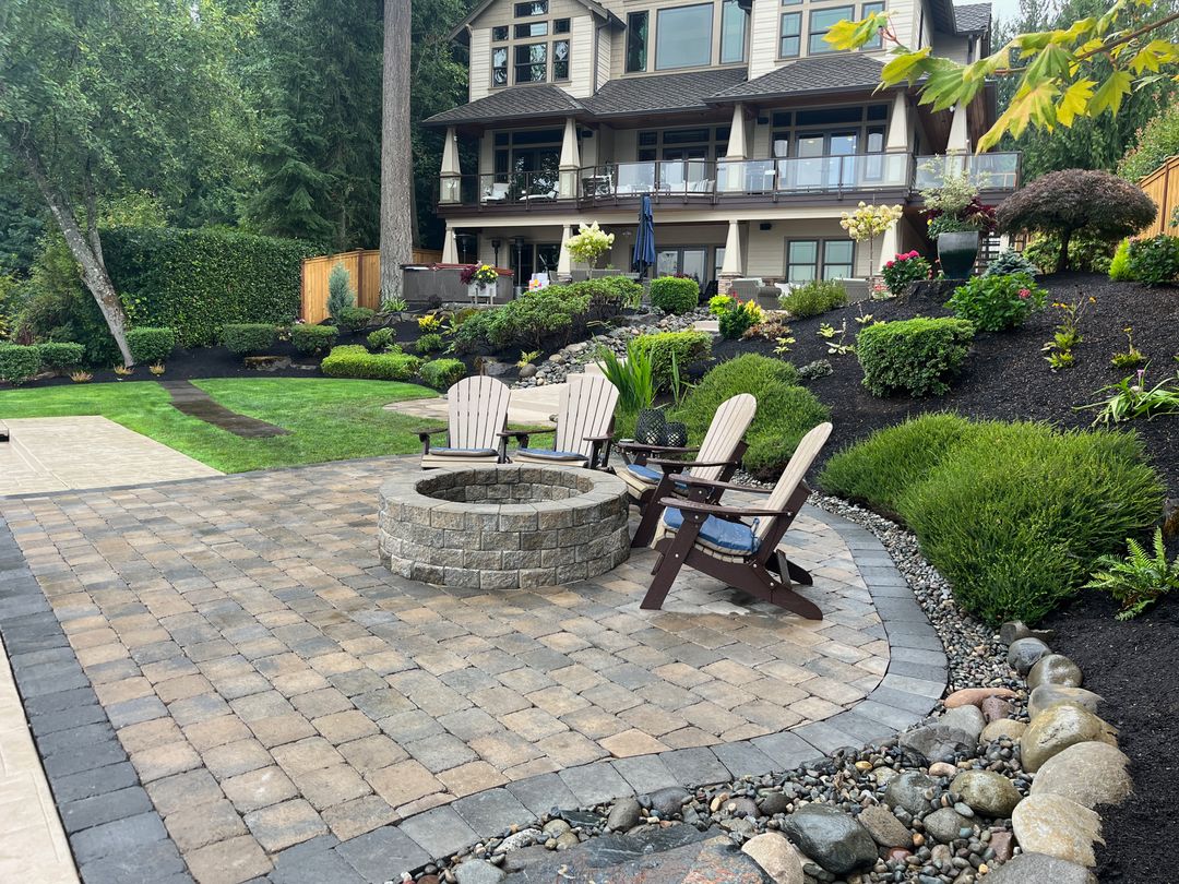 Patio with fire pit and landscaping by Todd's in the Puyallup Valley